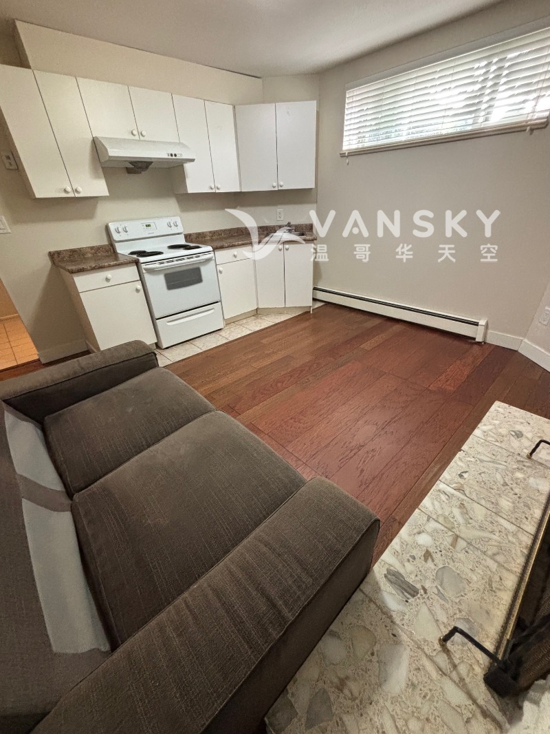 250704224230_living and kitchen.jpg